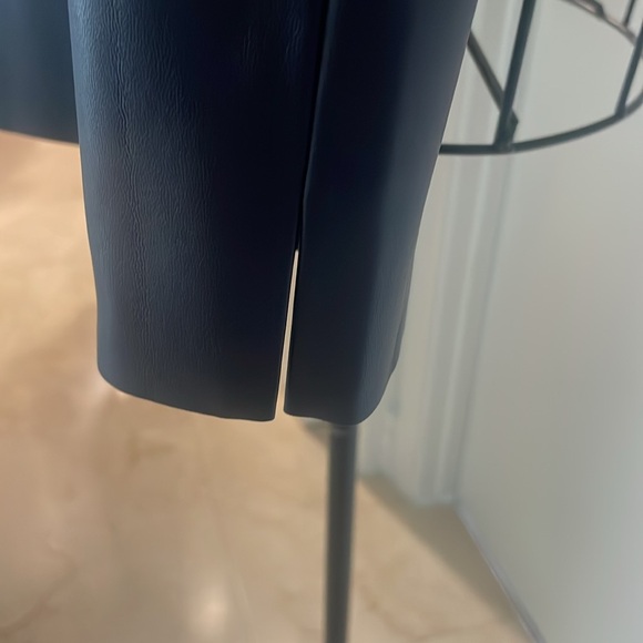 NWT STEVE MADDEN FAUX LEATHER NAVY TOP - Picture 6 of 9